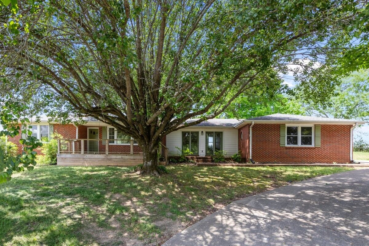 Property Photo: 1720 Duke Loop TN 37055