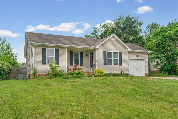 Property Photo: 3220 N Senseney Cir TN 37042