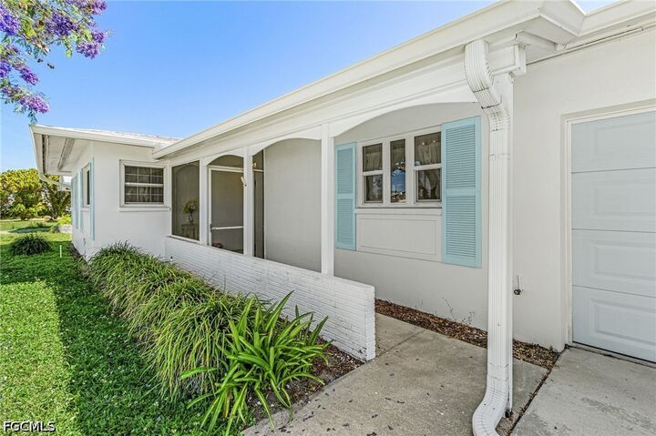 Property Photo:  3021 SE 16th Place  FL 33904 