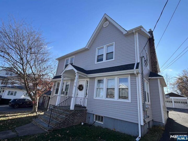 Property Photo:  212 Walton Street 2  NJ 07450 