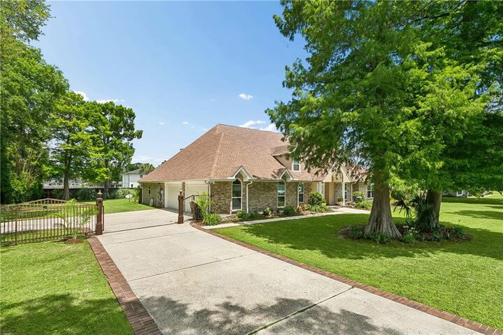Property Photo:  106 Royal Cresent Drive  LA 70037 