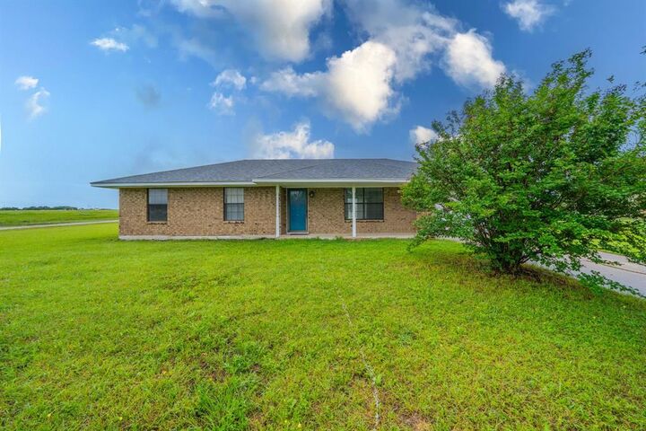 Property Photo:  516 Venice Drive  TX 76651 