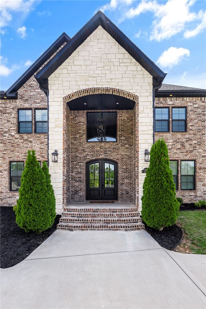 Property Photo:  5104 S Haxton Circle  AR 72713 