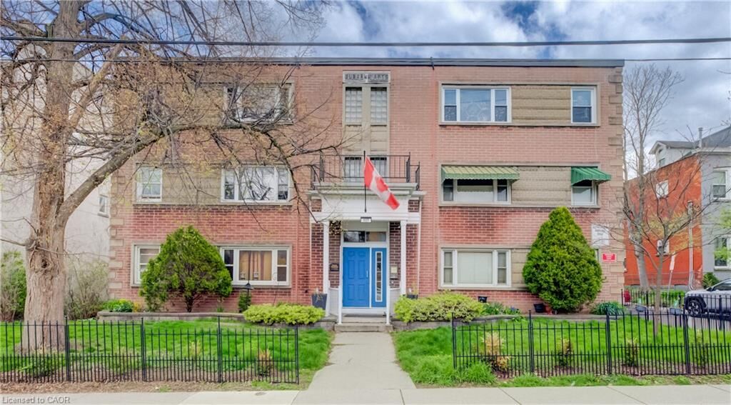 Property Photo:  137 Emerald Street S 25  ON L8N 2V4 