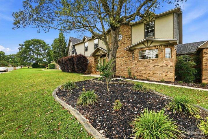 Property Photo:  1437 Kings Rd  FL 32533 