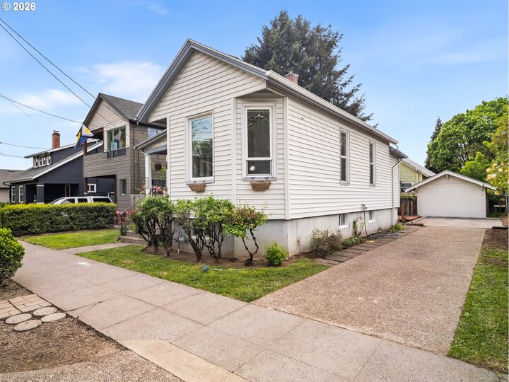 Property Photo:  3119 SE 26th Ave  OR 97202 