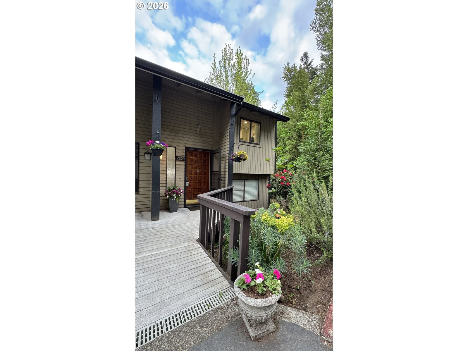 Property Photo:  2800 Treetop Ln  OR 97068 