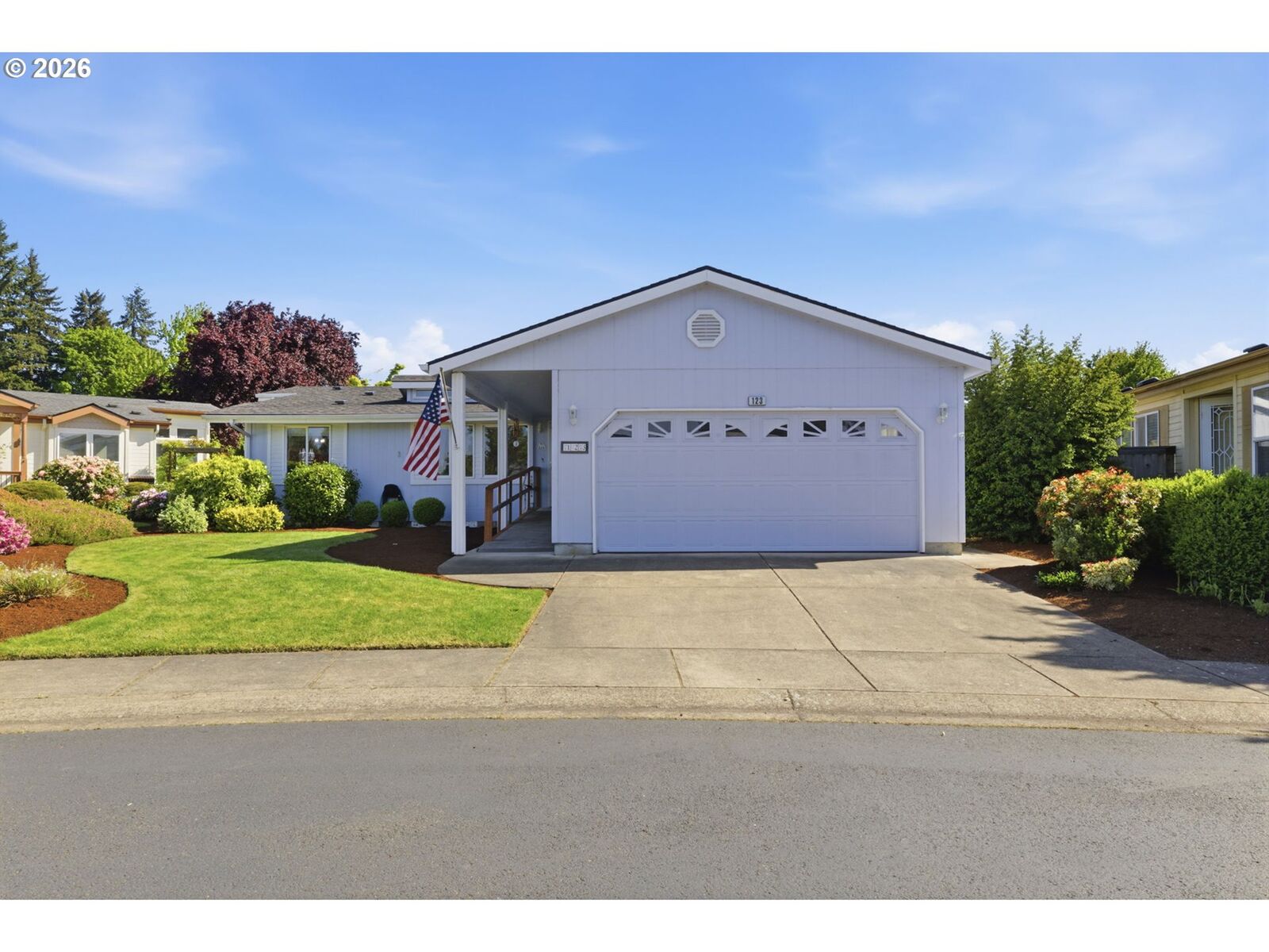 Property Photo: 4055 Royal Ave 123 OR 97402