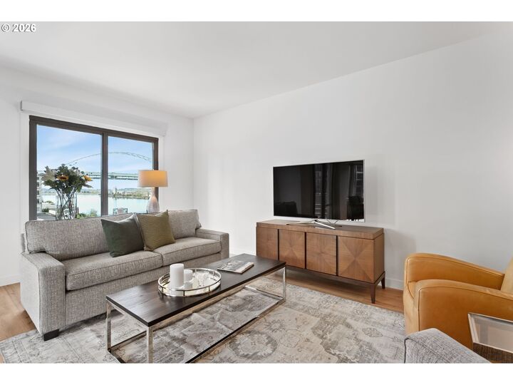 Property Photo:  1310 NW Naito Pkwy 707  OR 97209 