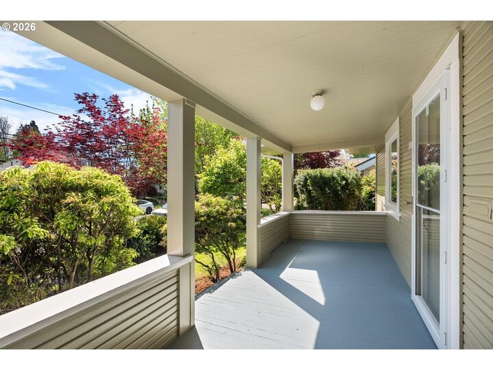 Property Photo:  303 SE 86th Ave  OR 97216 