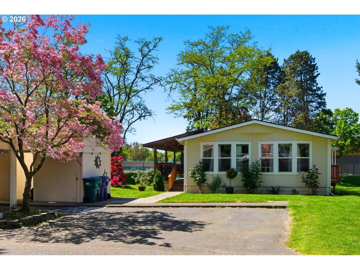 Property Photo:  2250 N Broughton Dr  OR 97217 