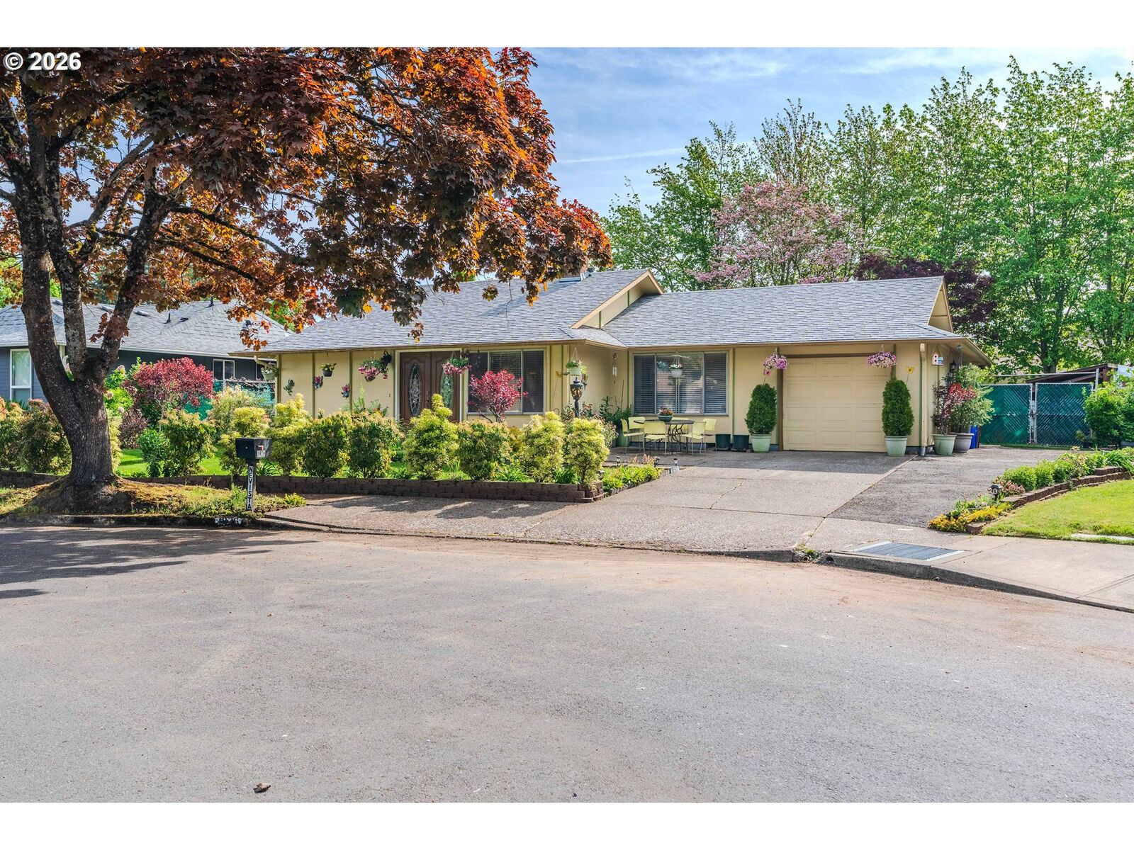 Property Photo:  1926 NE Vista Ave  OR 97030 