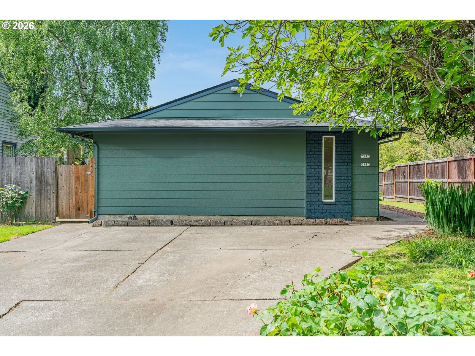 Property Photo:  2913/2915 SE 19th Ave  OR 97202 