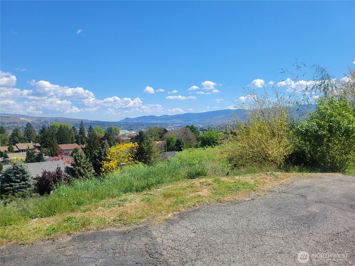 Property Photo:  1823  North Road  WA 98801 
