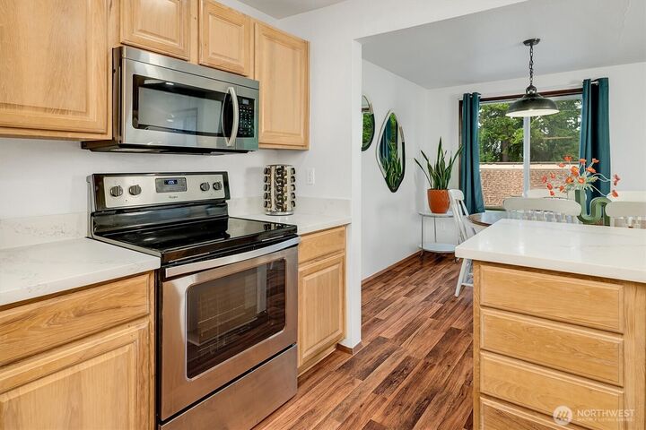 Property Photo:  921  Pershing Ave 101  WA 98312 