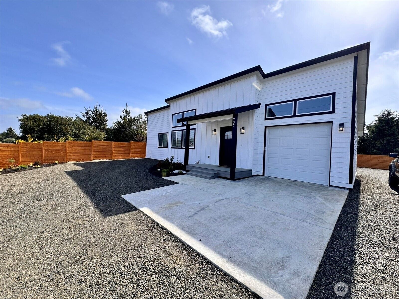 Property Photo:  737  Ocean Shores Boulevard SW  WA 98569 