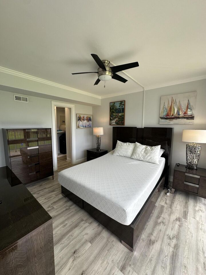 Property Photo:  1221 Hillsboro Mile 41B  FL 33062 