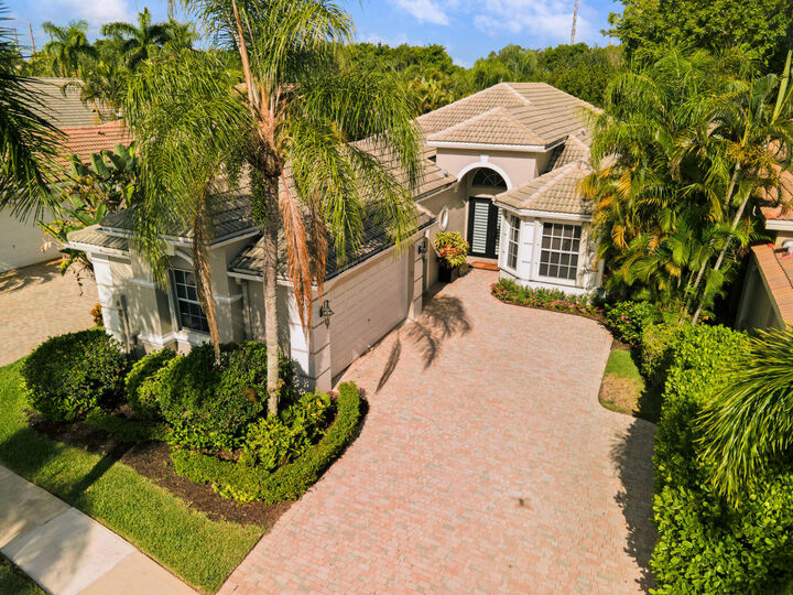 Property Photo: 10916 Northgreen Drive FL 33449