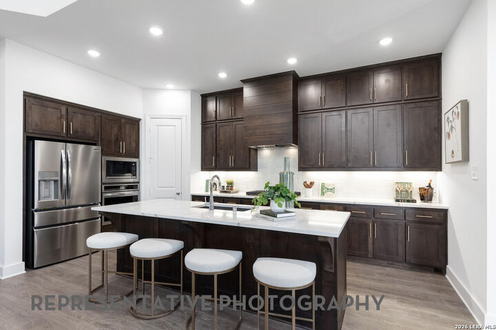 Property Photo:  125 Witwatersrand  TX 78108 