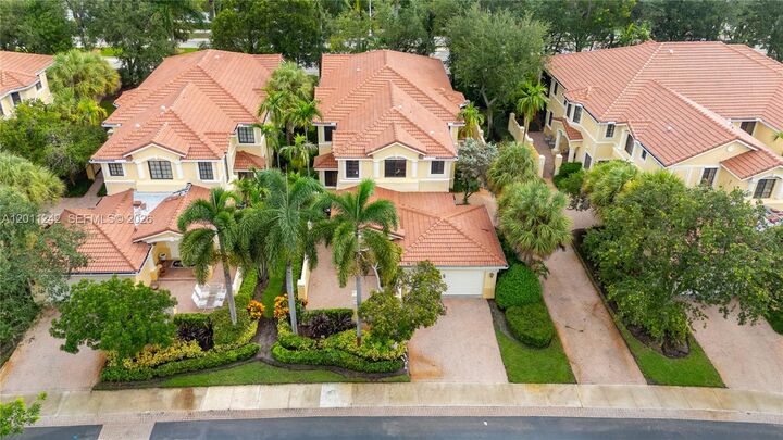 Property Photo:  1559 Passion Vine Cr 7-2  FL 33326 