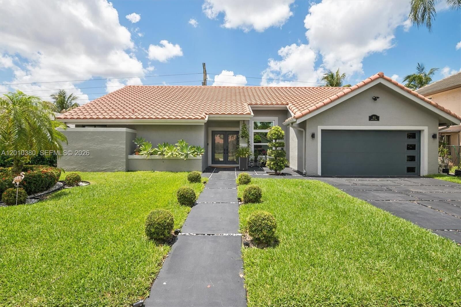 Property Photo:  811 Amherst Ave  FL 33325 