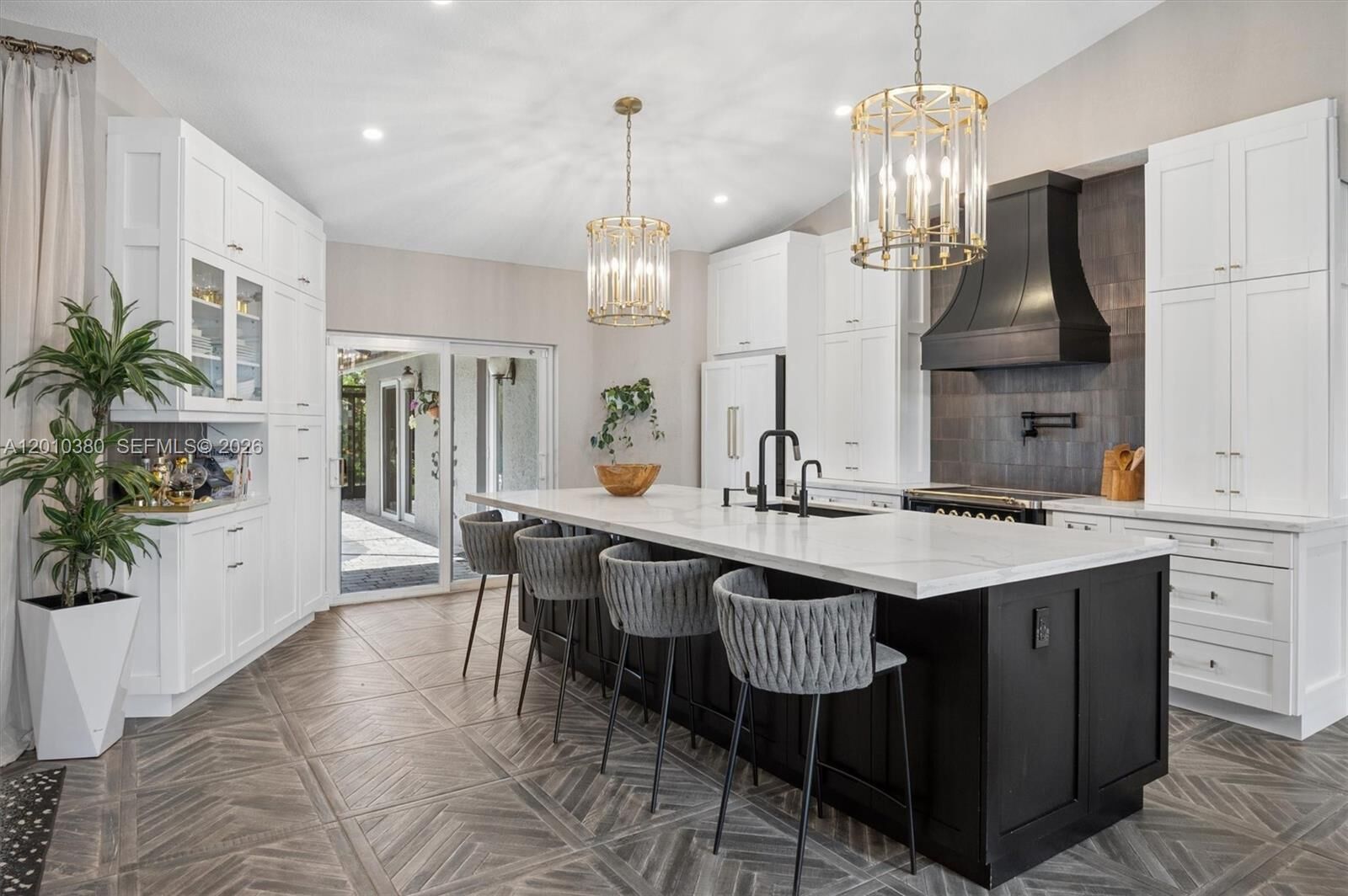 Property Photo:  811 Amherst Ave  FL 33325 