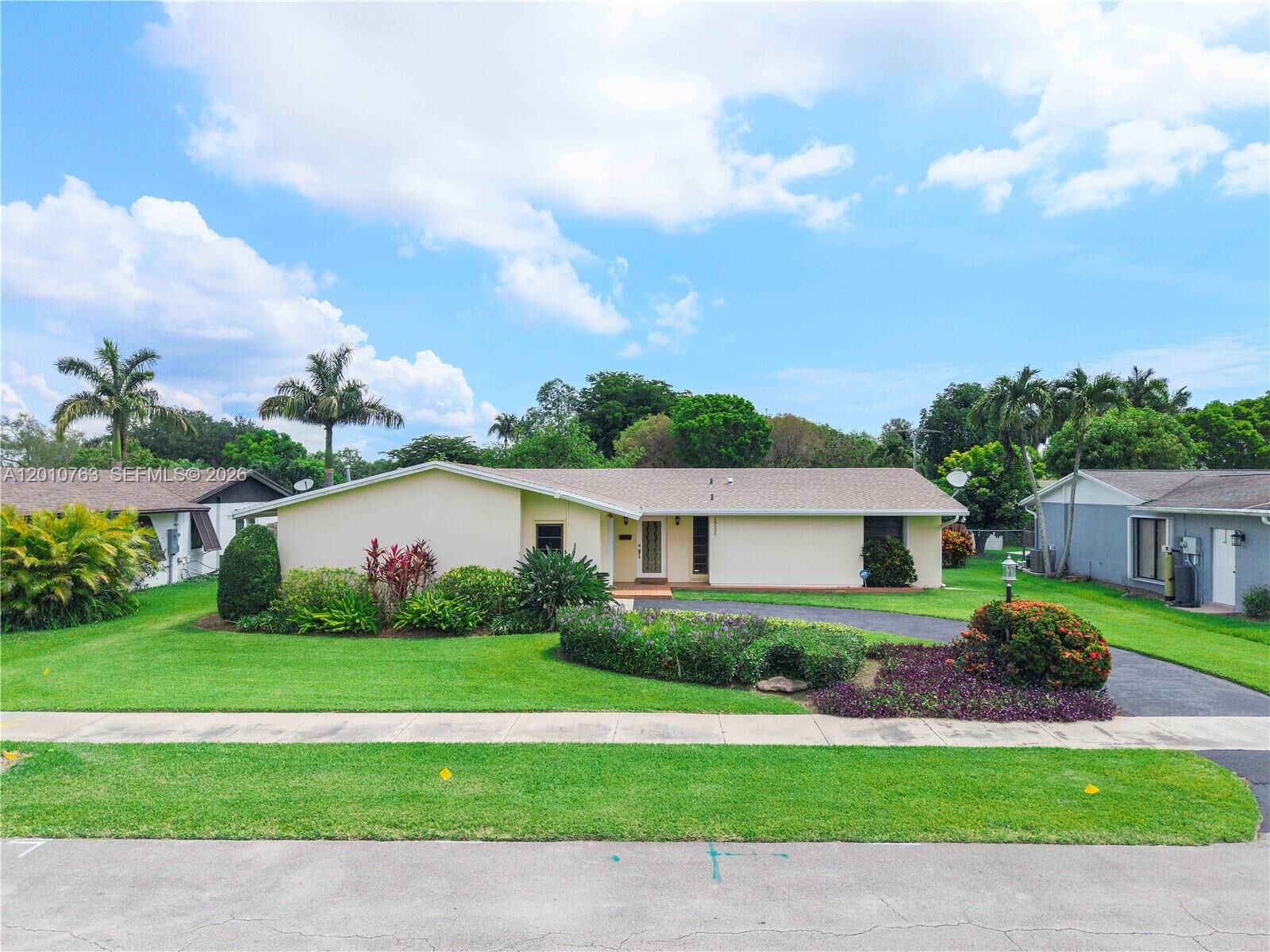 Property Photo:  18535 SW 90th Ct  FL 33157 
