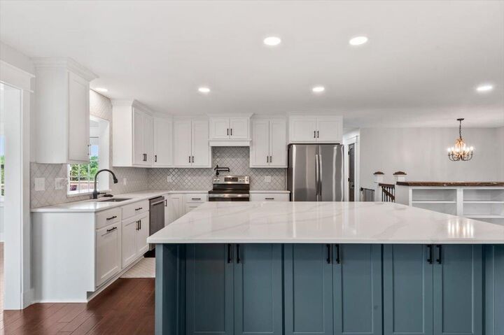 Property Photo: 919 Brentwood Dr NE AL 35055
