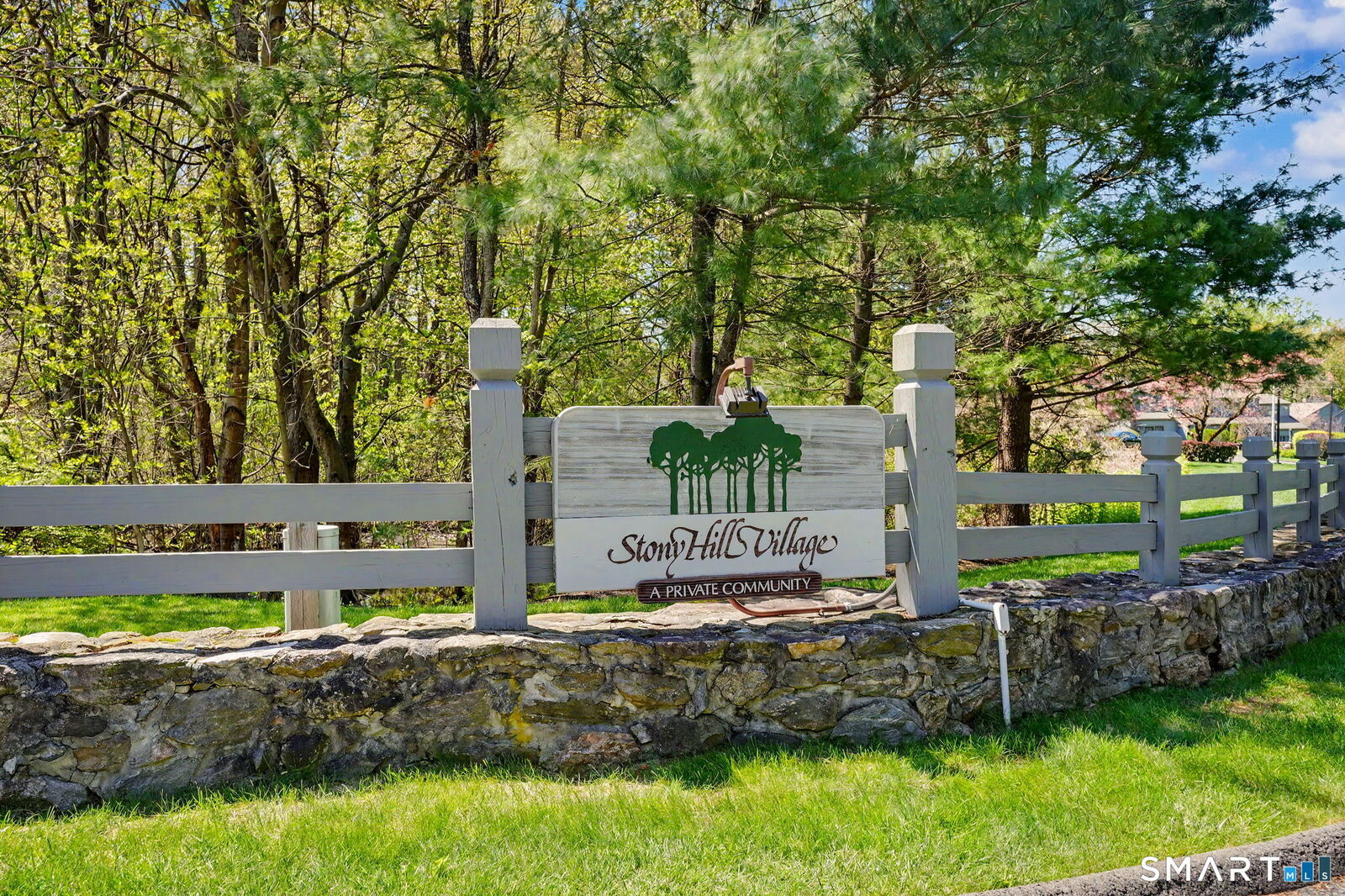 Property Photo: 135 Heatherwood Drive 135 CT 06804