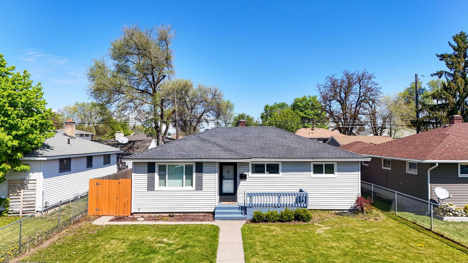Property Photo:  1007 E Walton Ave  WA 99207 