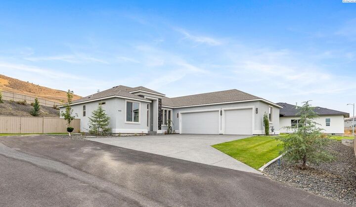 Property Photo:  4443 Cowlitz Blvd  WA 99352 