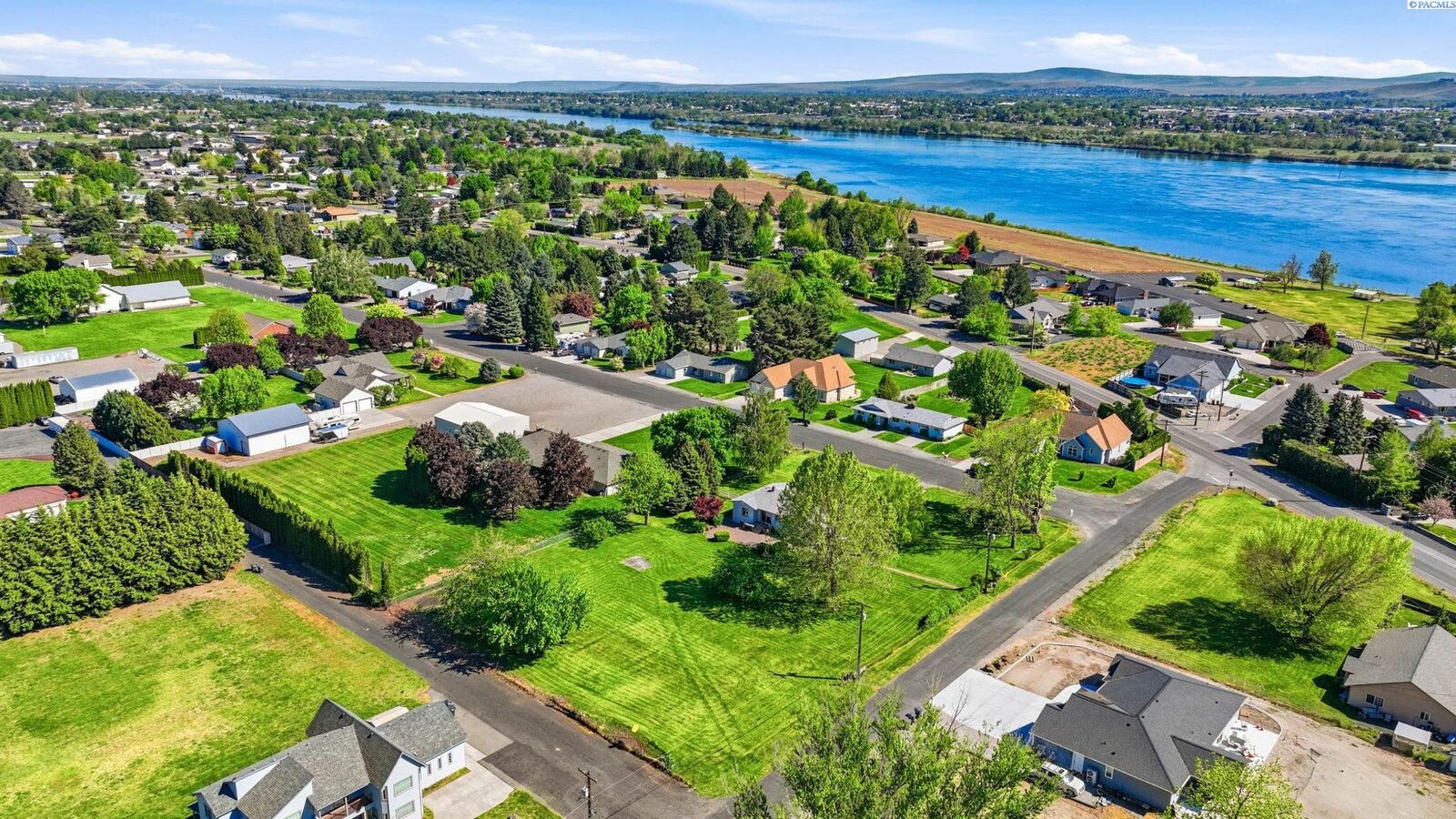 Property Photo: 9517 W Richardson Rd. WA 99301