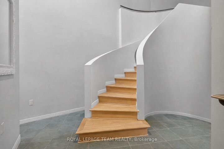 Property Photo: 10 Lewis Street ON K2P 0S3