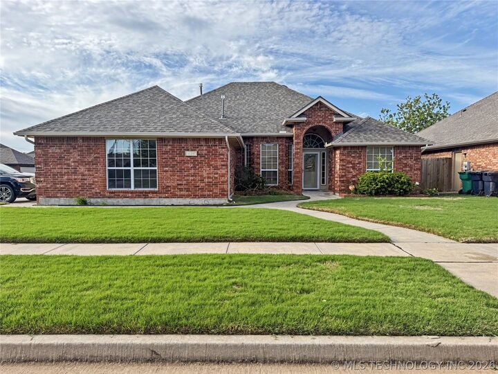 Property Photo:  500 SW 160th Street  OK 73170 