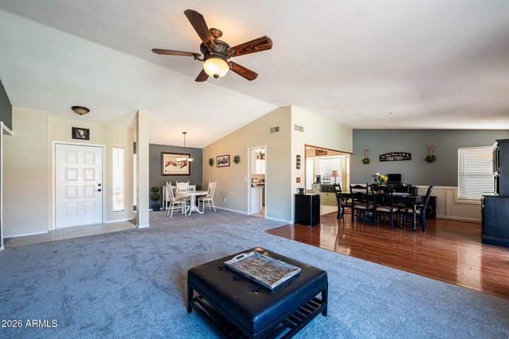 Property Photo: 9126 W Port Royale Lane AZ 85381