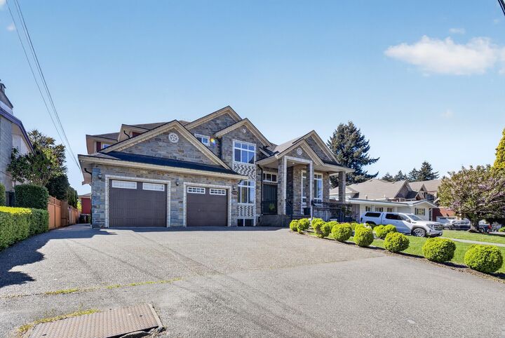 Property Photo: 31920 Glenwood Avenue BC V2T 1E5