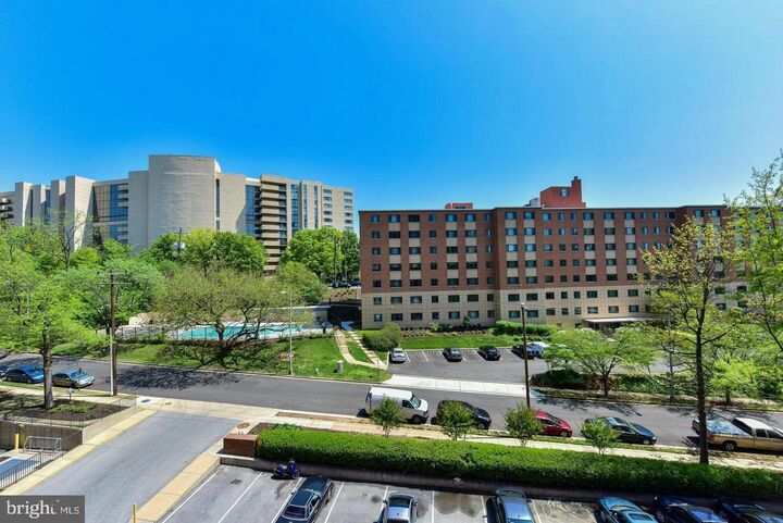 Property Photo:  1300 Army Navy Drive 608  VA 22202 