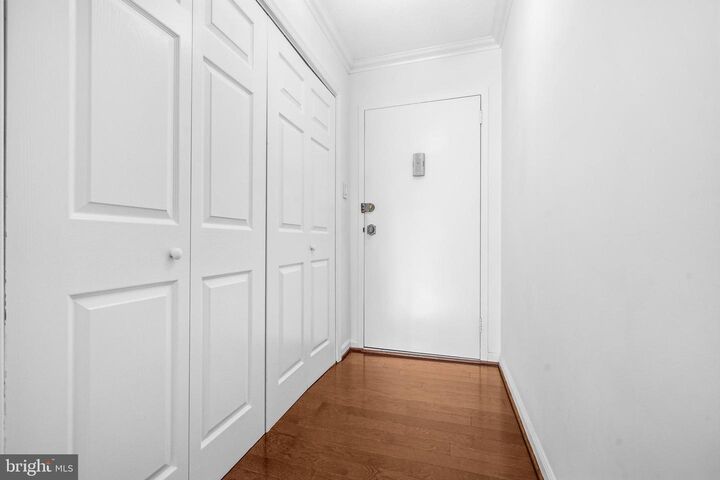 Property Photo:  1300 Army Navy Drive 608  VA 22202 