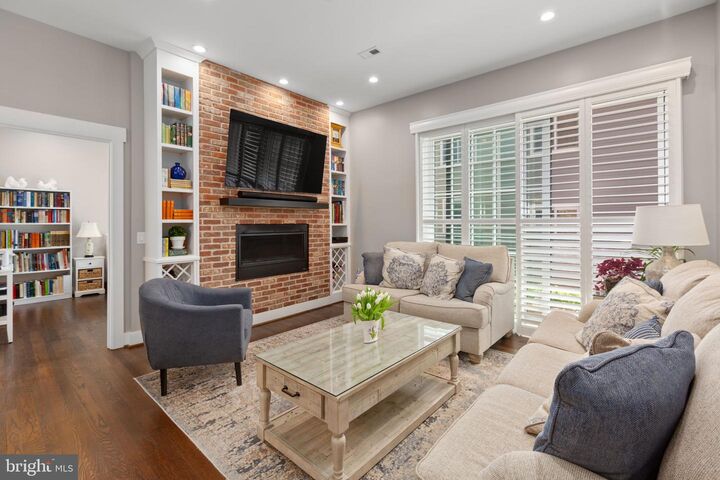 Property Photo:  310 Frederick Street 205  VA 22401 