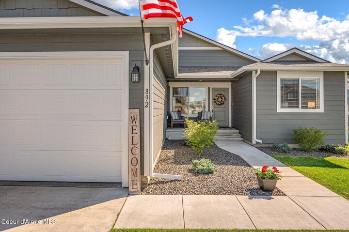 Property Photo:  892 E Allenby Ct  ID 83854 