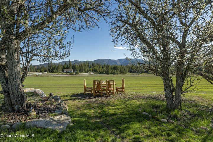 Property Photo:  1050 Eastside Rd  ID 83856 