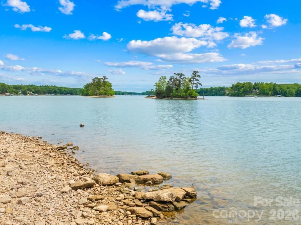 Property Photo: 265 S Harbor Watch Drive NC 28677
