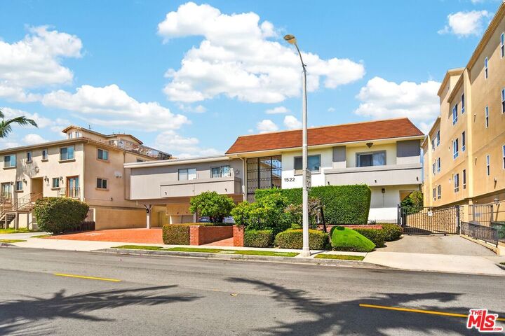 Property Photo:  1522 S Centinela Ave  CA 90025 