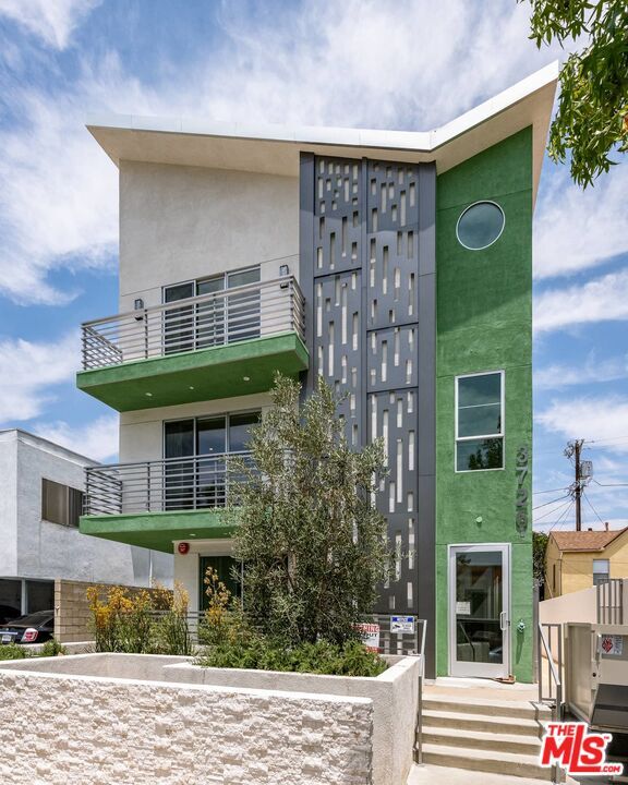 Property Photo:  3726 N Kelton Ave  CA 90034 