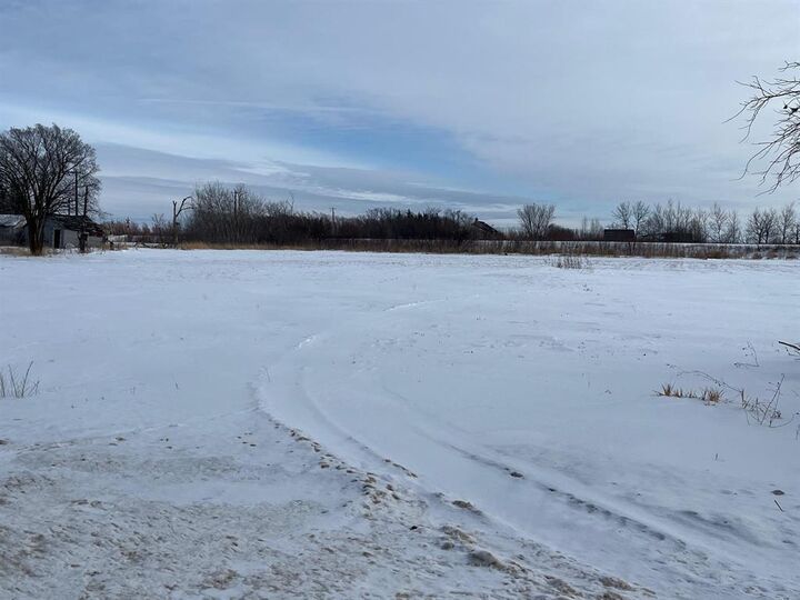 Property Photo:  5137 Henderson Highway  MB R1C 0B7 