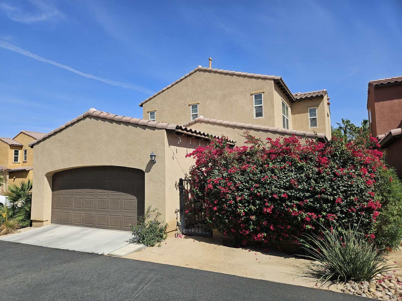 Property Photo:  585 Via De La Paz  CA 92211 