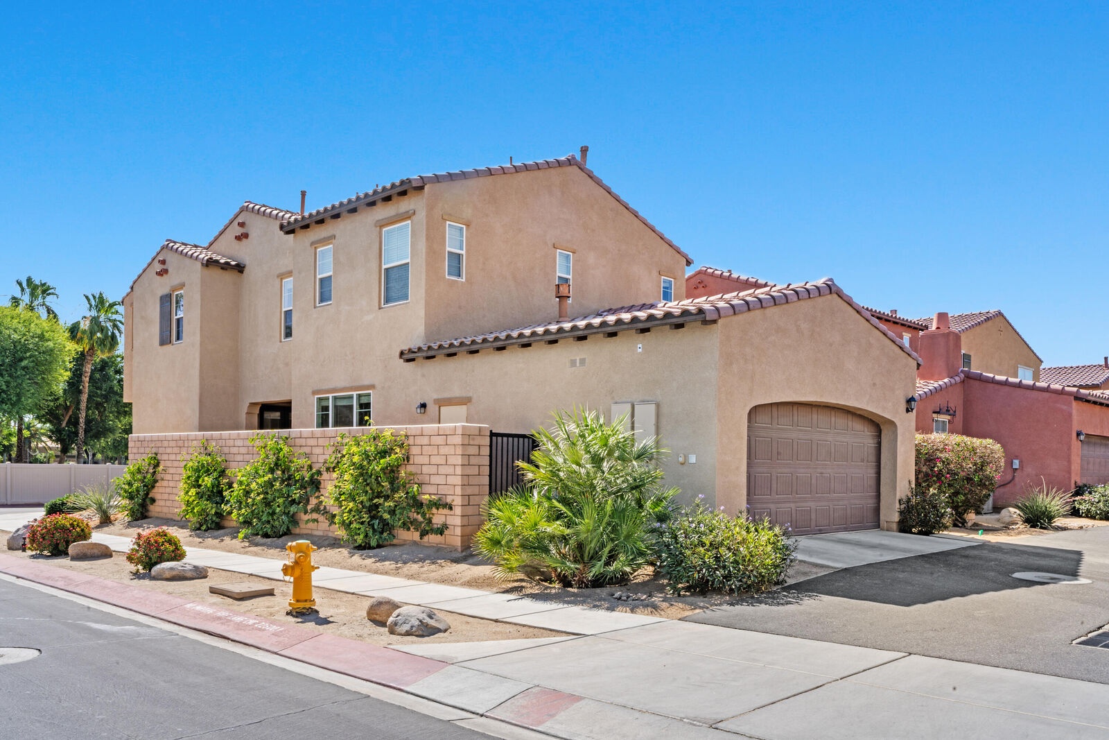 Property Photo:  585 Via De La Paz  CA 92211 