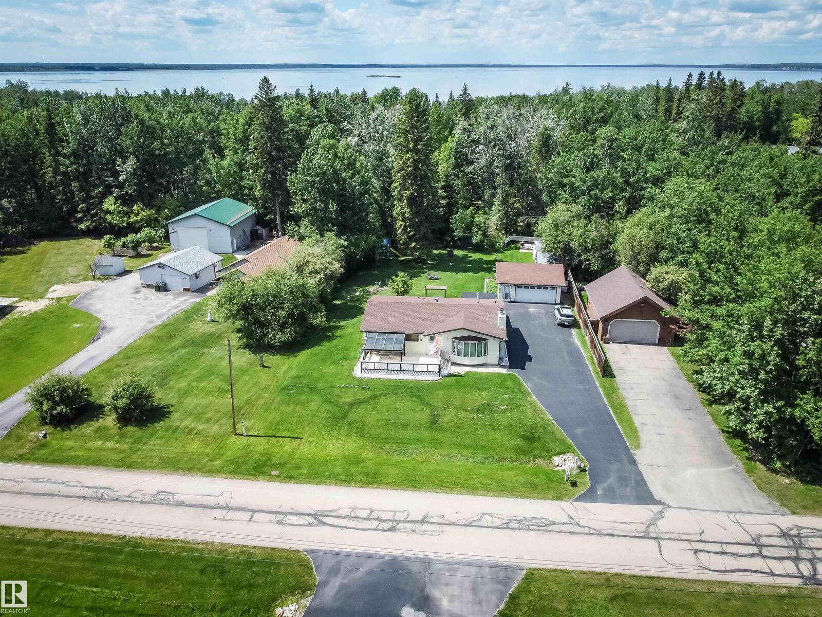 Property Photo:  4828 48 Street  AB T0E 0A0 
