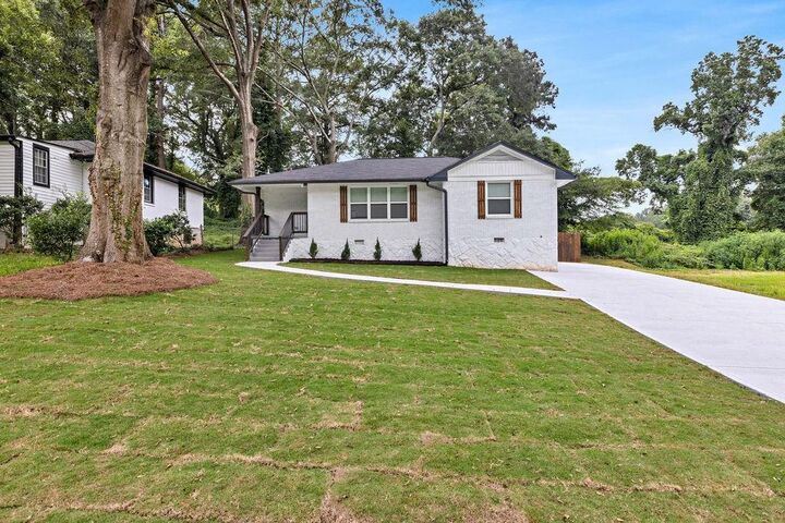 Property Photo:  2219 Sharon Way  GA 30032 