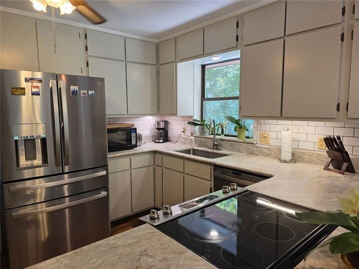 Property Photo:  231 Laurelwood  GA 30571 